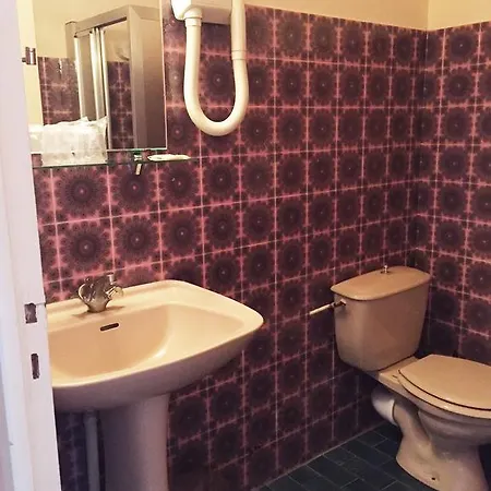 Hotel Le Rocher Blanc Albaret-Sainte-Marie Buitenkant foto