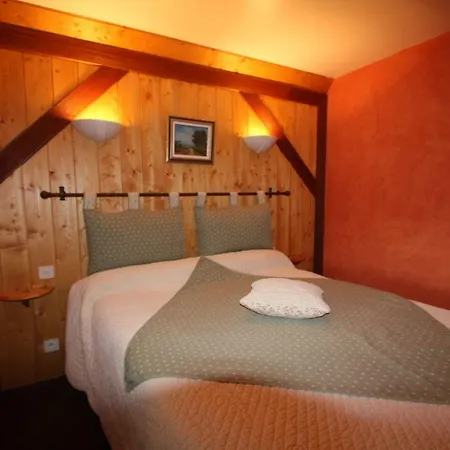 Hotel Le Rocher Blanc Albaret-Sainte-Marie Buitenkant foto